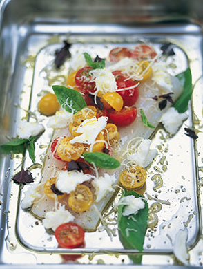 Печеная треска с помидорчиками черри, базиликом и сыром "Моцарелла"