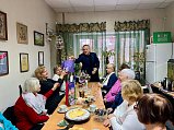 Партийцы Солнечногорска поздравили людей с ОВЗ с новогодними праздниками