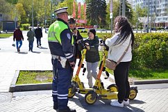 Госавтоинспекция Зеленограда напоминает любителям самокатов и велосипедов об основах дорожной безопасности