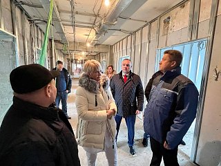 Единороссы Солнечногорска проверили ход ремонта Центральной поликлиники