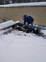 Жилищно-коммунальные службы филиала ФГБУ «ЦЖКУ» Минобороны России (по г. Москве и Московской обл.) обеспечивают своевременную работу по очистке крыш и прилегающих территорий от ледяных образований