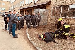 Пожарные Зеленограда провели мастер-класс на предприятии
