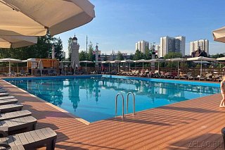 В 16 микрорайоне работает городской бассейн под открытым небом