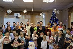 Единороссы Солнечногорска поздравили детей с ОВЗ с Новым годом