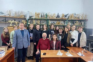 Роман Фашаян провел мастер-класс для воспитанников Луганской художественной школы