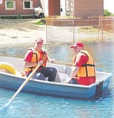 Спешат на помощь и на воде, и на суше!