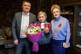 Зеленоградская долгожительница получила подарки от управы района Крюково