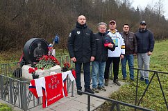 Единороссы почтили память хоккейной легенды Валерия Харламова