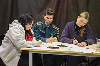 Партия «Единая Россия» формирует гражданское самосознание: диктант о традициях и истории страны в Молодёжном центре «Подсолнух»