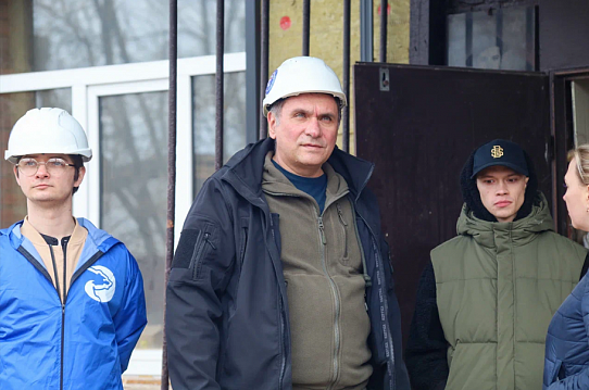 Депутат Владимир Красин и сторонники «Единой России» проинспектировали ход капитального ремонта в Радумльском лицее-интернате в рамках Народной программы 