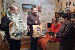Единороссы Солнечногорска поздравляют ветеранов с Новым годом