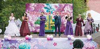 На территории завода «Лепсе» прошел 25-й юбилейный праздник сирени