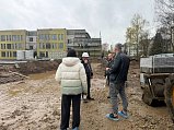 Единороссы Солнечногорска проверили ход работ по строительству детсада в Поварово